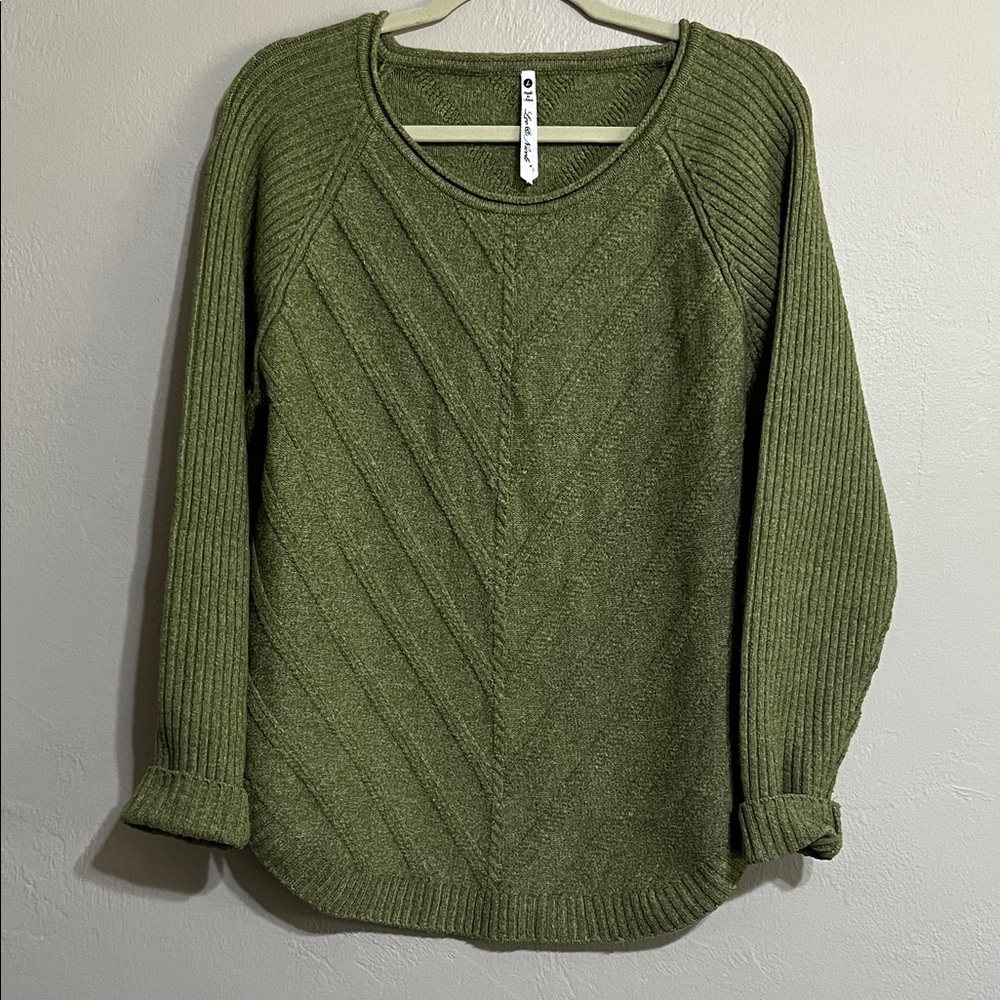 🌾Leo & Nicole Olive Crew Neck Sweater